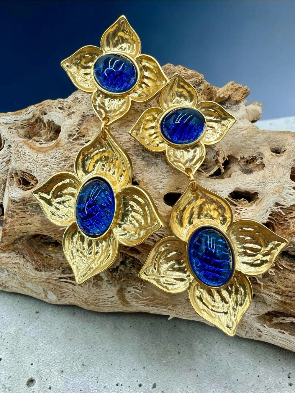 Kenneth Jay Lane KJL Gold Tone Blue Glass Floral Dangle Earrings 2.75” Glamorous